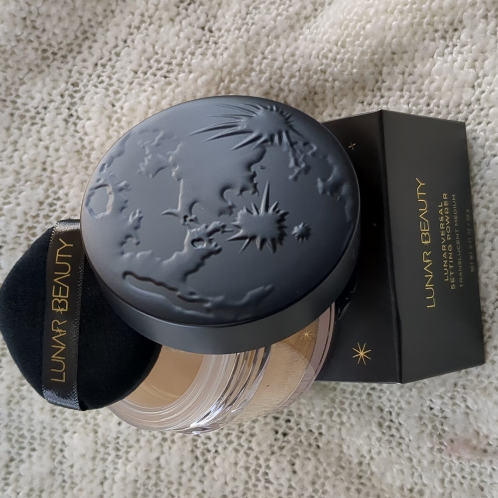 LUNAR BEAUTY LUNARVERSAL Setting Powder w/Puff in Medium, 20g/0.71oz